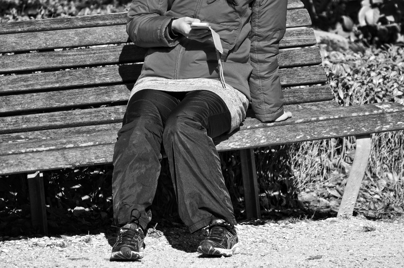 leisure activity, nature, checking the phone, clothing, 4K, park bench, resting, seat, real people, lifestyles, wooden bench, men, warm clothing, social issues