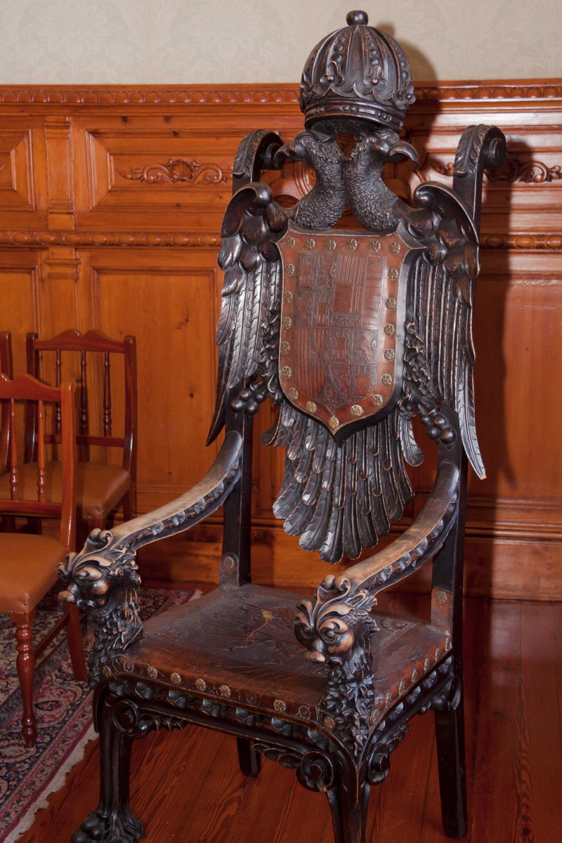 ornate, indoors, wood - material, adler, 4K, history, art and craft, no people, design, craft, carving, architecture, leather, antique, turned, pattern