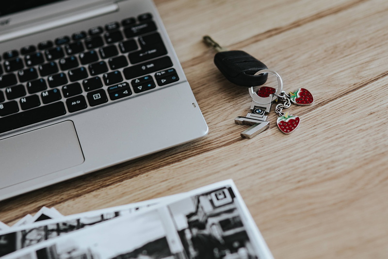 laptop, technology, photos, close-up, connection, white, no People, keys, computer equipment, selective focus, 4K, indoors, computer Keyboard, car keys