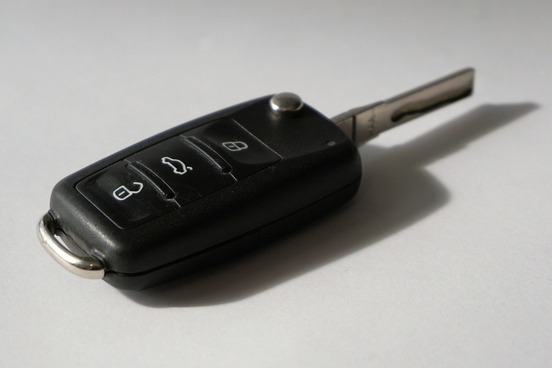 vw, no people, technology, polo, electrical equipment, car keys, table, studio shot, black, number, global communications, high angle view, push button