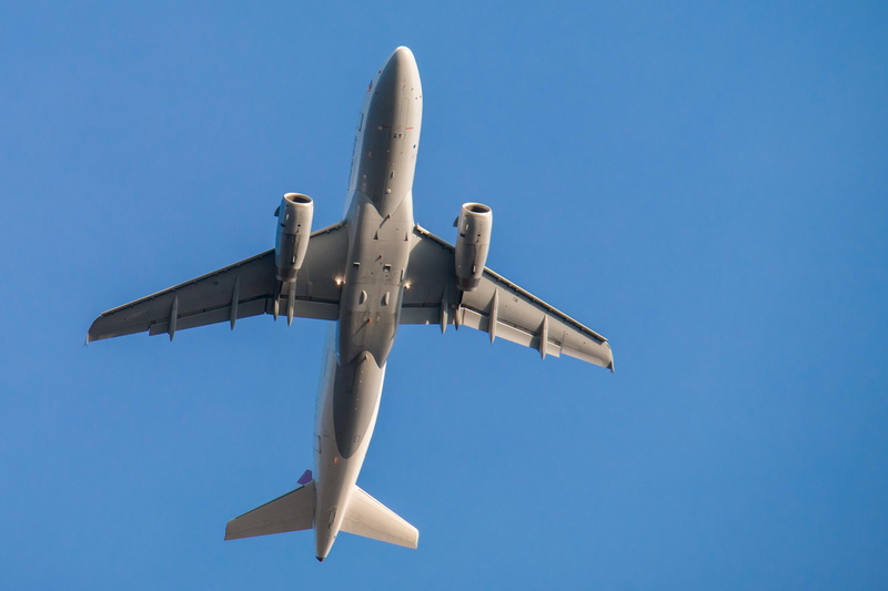 fly, clear sky, go away, air vehicle, aerospace industry, holiday, low angle view, no people, travel, german wings, directly below, photo, mid-air, nature
