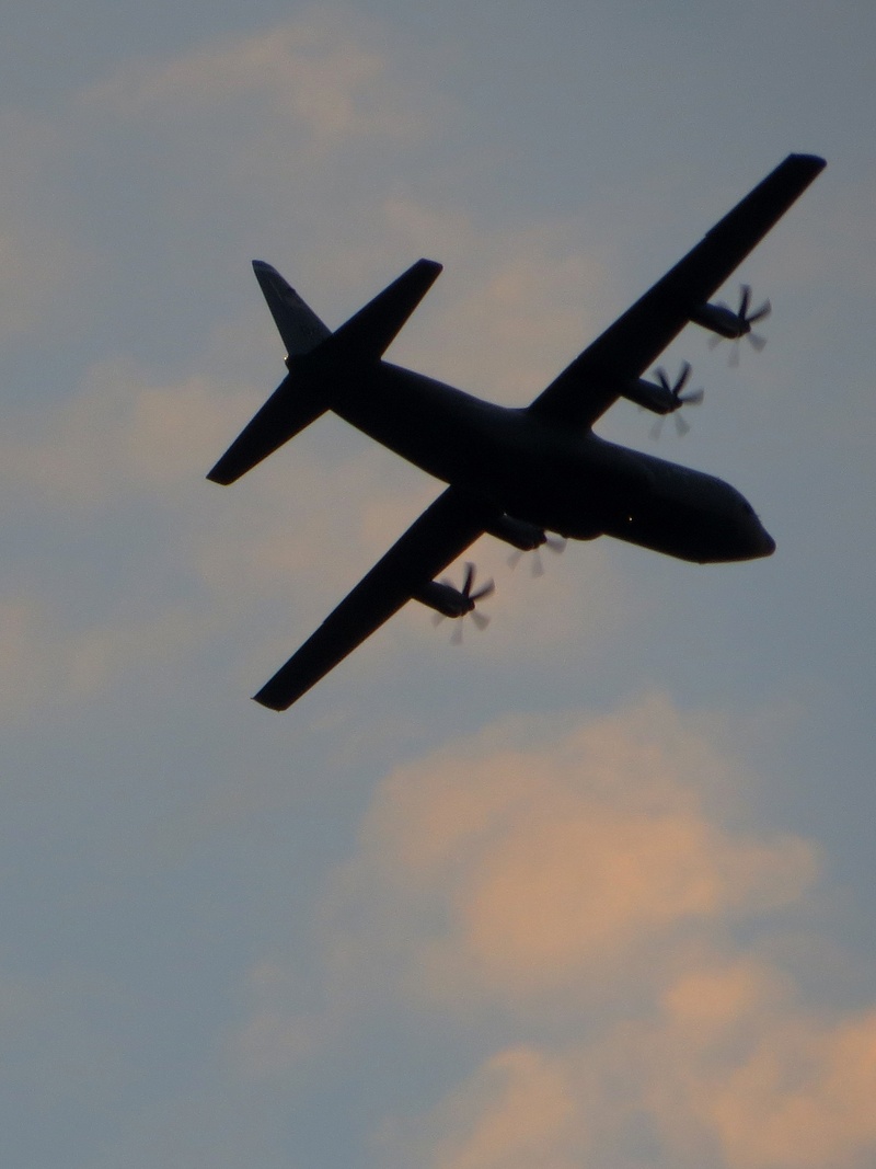 propeller plane, aircraft, silhouette, transport, outdoors, 1080P, flying, public transportation, no people, aerospace industry, army, air, passenger