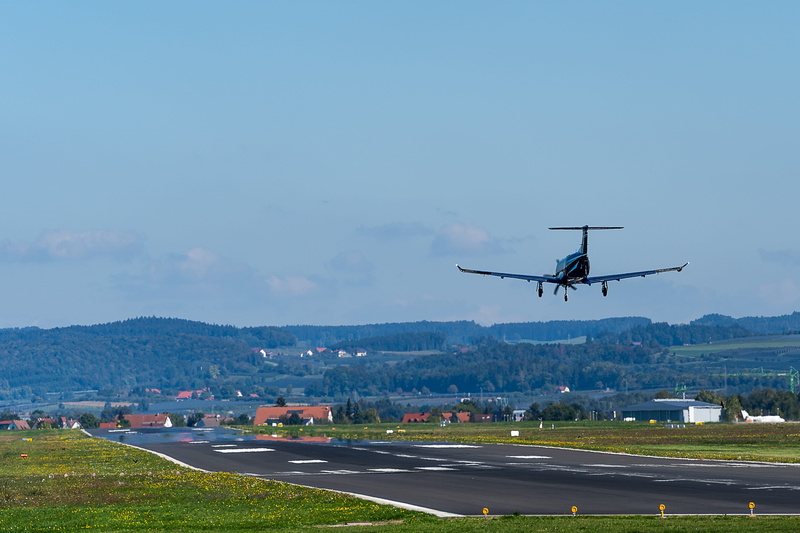 airliner, motion, aerospace industry, tourism, outdoors, means of transport, airline travel, landing, arrival, mid-air, day, flying, aviation, taking off