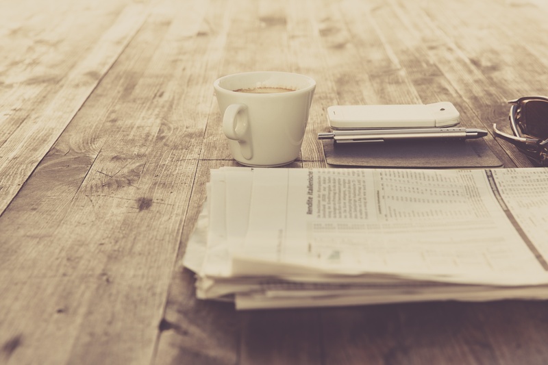 coffee, drink, note pad, 5K, vintage, ceramic, shares, money, table, refreshment, retro, wood - material, smartphone, still life, beside, coffee - drink
