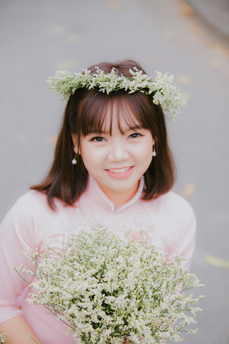 asian, headrest, real people, white, beauty, smiling, s, waist up, 5K, hairstyle, flower, top, portrait, bouquet, pink, one person, holding, woman, crown