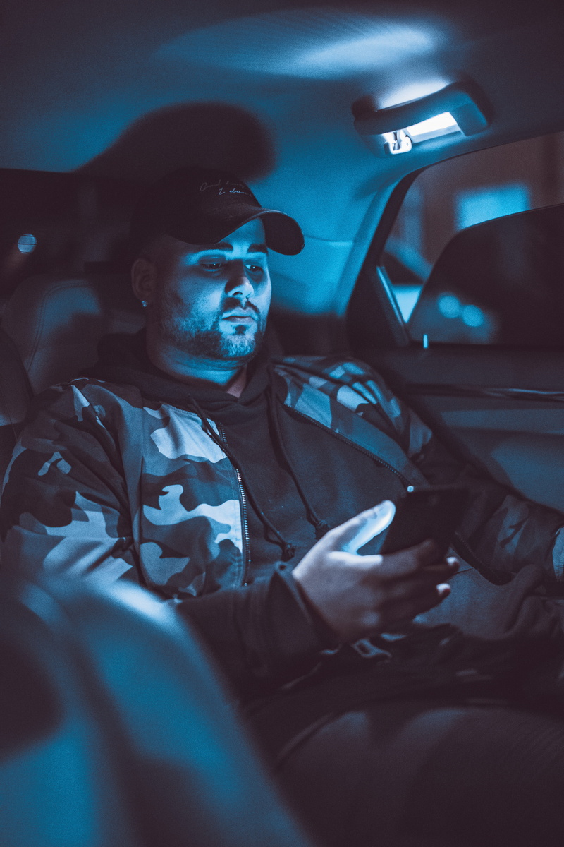 human, motor vehicle, sitting, home decor, face, mid adult, vehicle interior, man, mode of transportation, 5K, government, cushion, transportation, holding