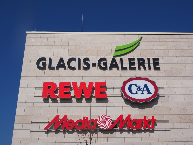 text, shoppingmall, new ulm, rewe, media markt, outdoors, sectors, red, information, shopping center, advertising signs, built structure, retail stores