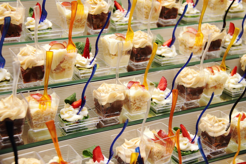 buffet, room, dinner, appetizer, cutlery, retail display, in a row, chocolate, for sale, basket, reception, canape, bread, indulgence, banquet, furshet