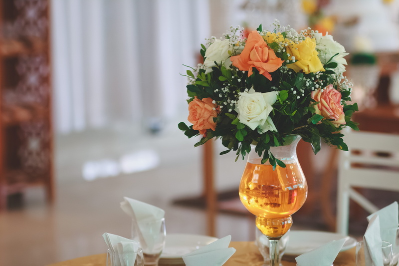 flower arrangement, table setting, dining, plant, celebration, room, wedding, beauty in nature, 5K, close-up, indoors, flowering plant, glass, no people