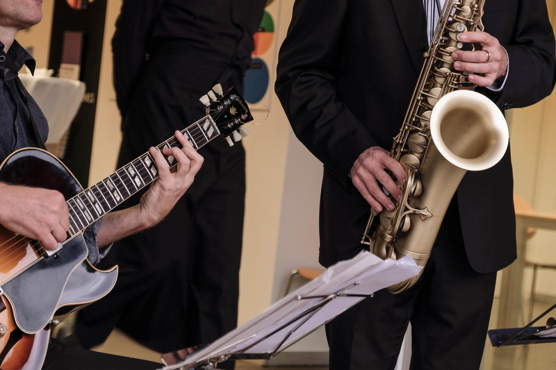 hand, midsection, human, entertainment occupation, paper, guitar, brass section, jazz, 5K, riedern, saxophone, leisure activities, musical equipment, musician