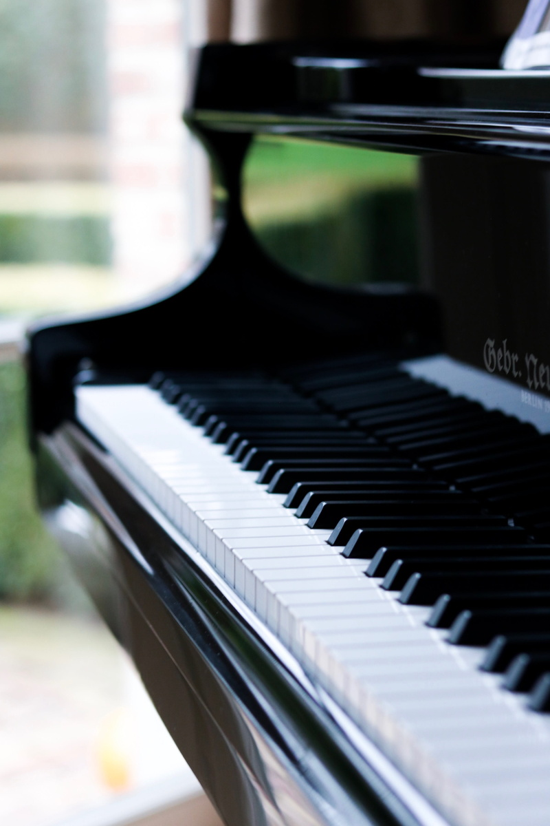 gliding, piano, grand piano, car, banister, handrail, photography, keyboard instrument, keyboard, in a row, belgium, outside, white, musical instrument