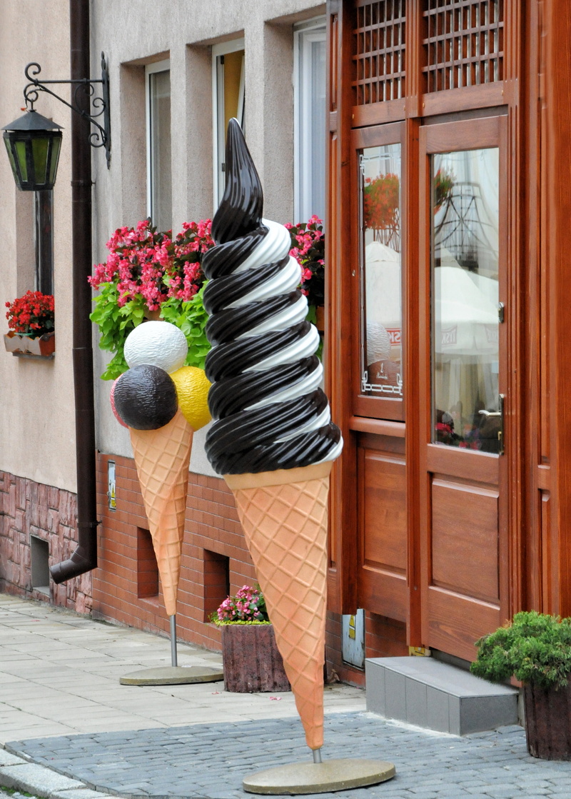 standing, potted plant, cornet, soft ice cream, glacier, one person, teaches, entrance, lifestyles, flower, 2K, house, window, nature, women, real people