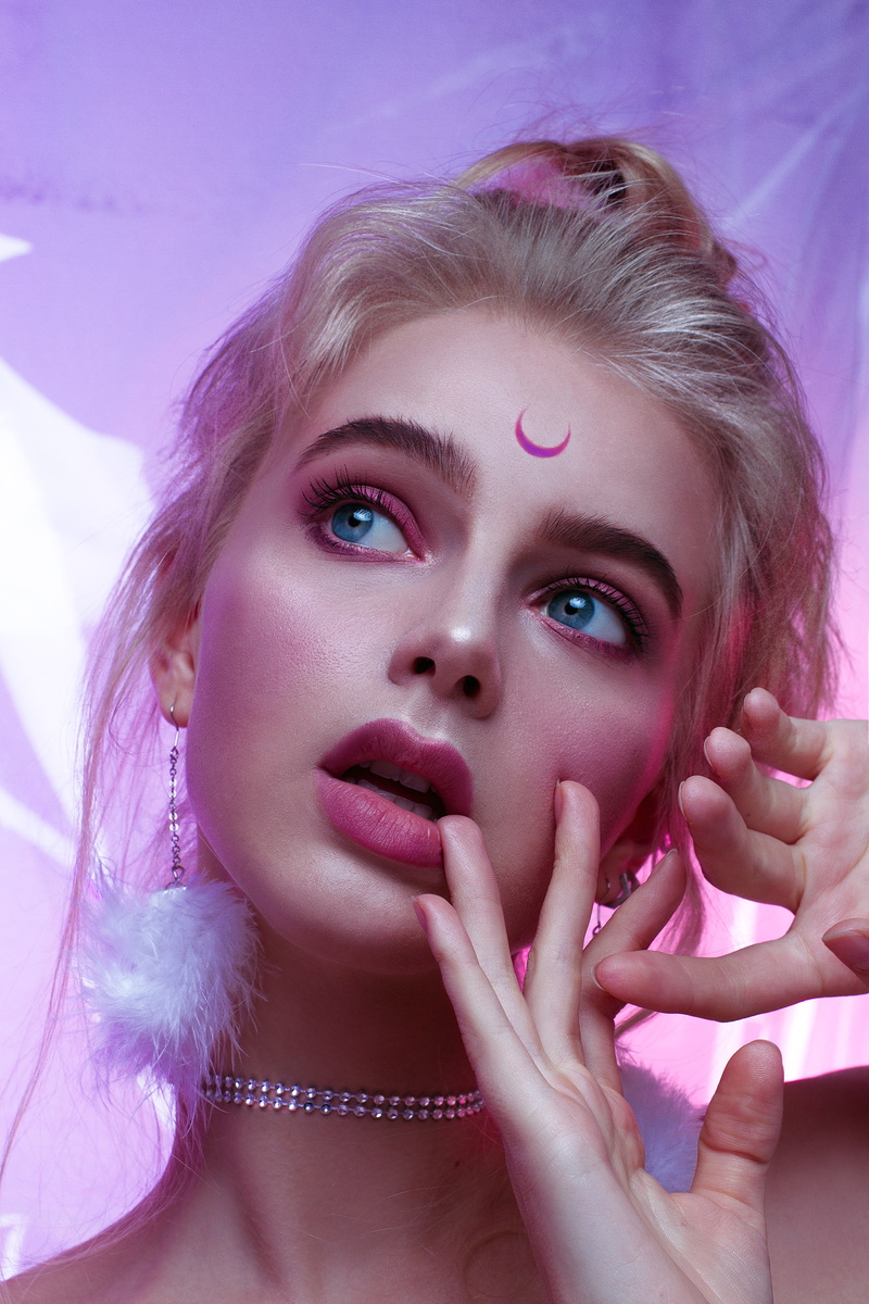fingernail, young adult, glamour, body part, make-up, lipstick, beautiful people, hair, Moon, long hair, one person, eye, women, beautiful woman, studio shot