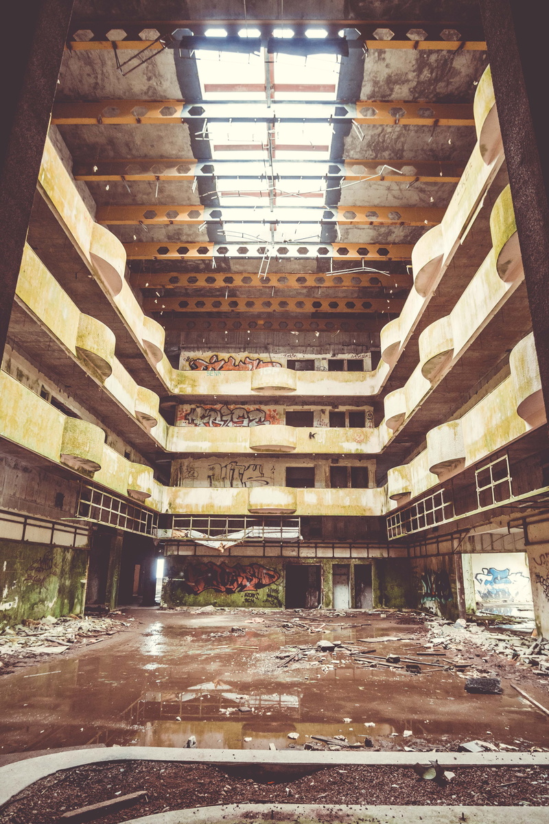 weathered, built structure, run-down, graffiti, portugal, direction, ceiling, 5K, building, the way forward, old, indoors, monte palace, azores, wood - material