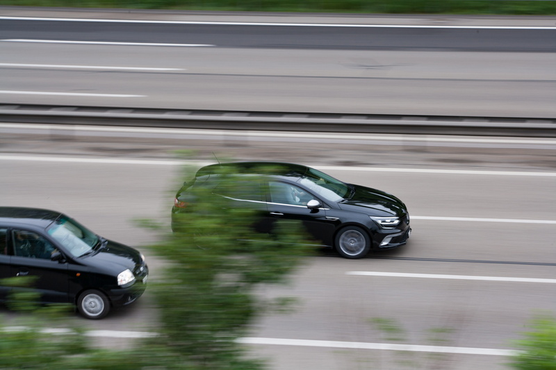 mobility, speed, sign, travel, side view, expressway, driveway, blurred motion, land vehicle, overtaking, street, driving, road trip, road, architecture
