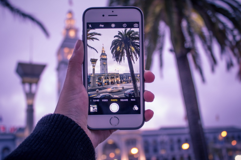 technology, focus on foreground, human hand, portable information device, finger, hand, smart phone, embarcadero, holding, city life, one person, 5K, communication
