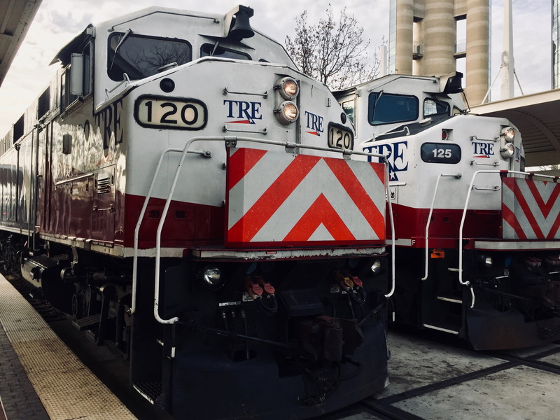 mode of transportation, track, red, transportation, transport, city, land vehicle, communication, locomotive, united states, day, engine, reunion tower