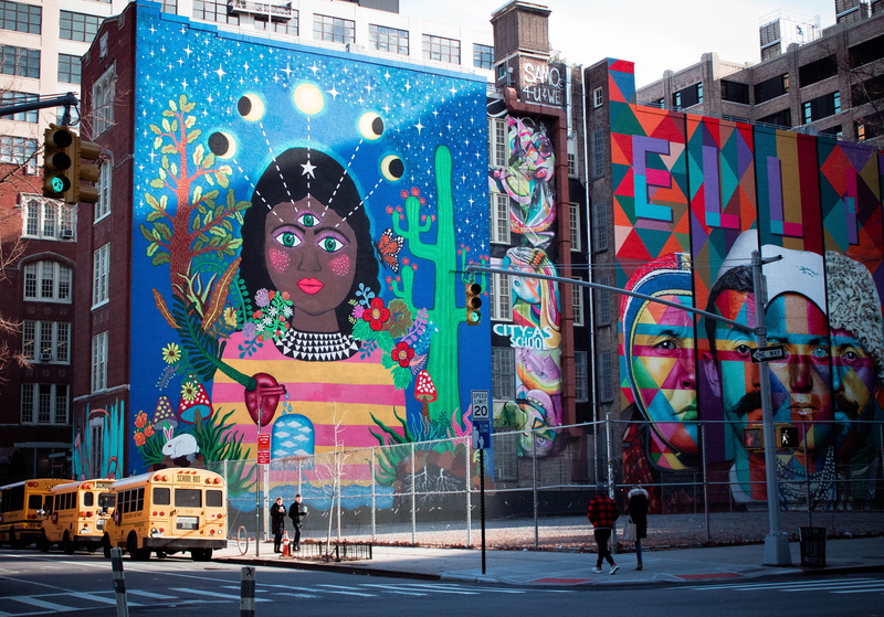 4K, human representation, bus, painting, usa, multicolored, city, mural, built structure, vehicle, wall, street, advertisement, representation, traffic light