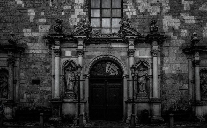 wall, rigas, built structure, entrance, outdoors, brick, riga, window, 5K, Black and White, deterioration, beautifully, oldriga, doors, peter, gray, the past