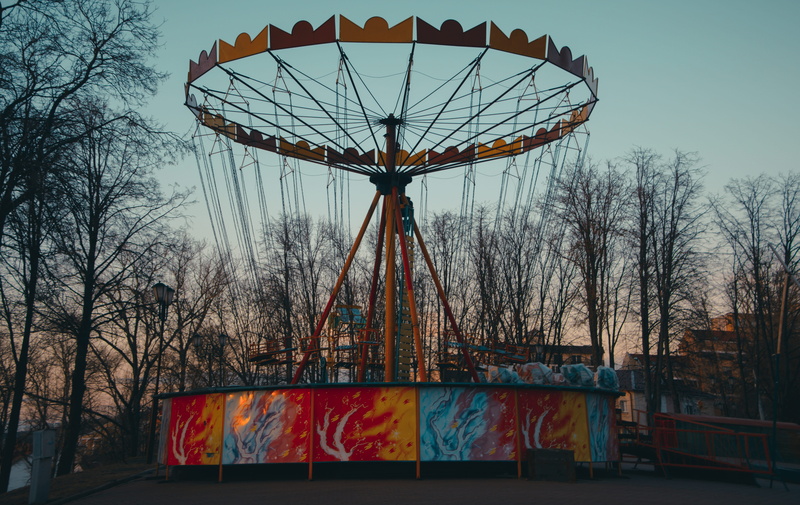 vitebsk, playground, tree, clear sky, sky, day, graffiti, children, evening, park, carousel, 5K, multi colored, plant, trees, nature, lake, ferris wheel