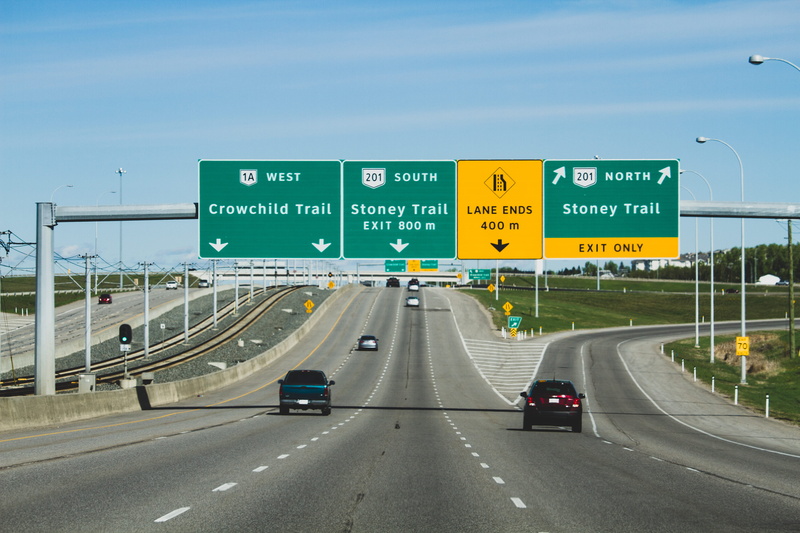 car, nature, multiple lane highway, day, built structure, marking, 5K, road, cars, way, land vehicle, city, symbol, street, the way forward, sign, sky