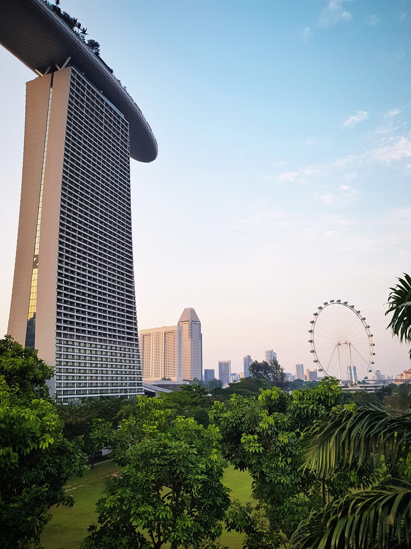 tall - high, downtown, architecture, built structure, rise, 4K, office, no people, urban, modern, wheel, urban skyline, singapore, ferris, cityscape, tourism