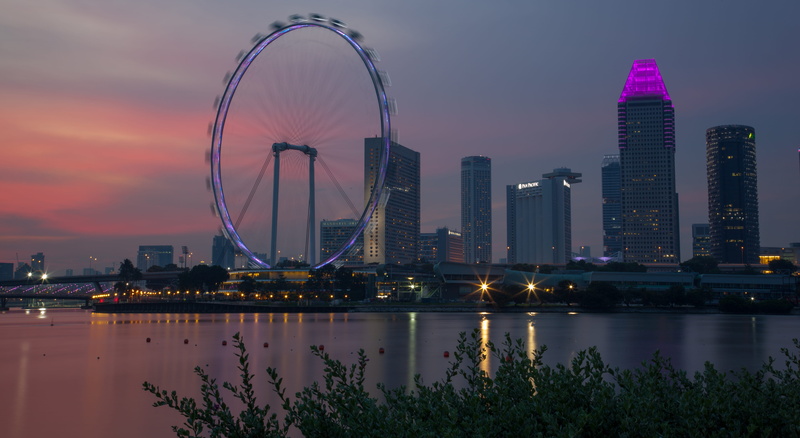 cityscape, no people, water, illuminated, building exterior, singapore flyer, 5K, outdoors, ferris wheel, financial district, singapore, skyscraper, landscape