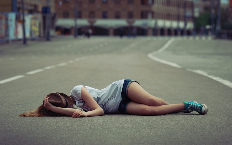short, relaxation, 1080P, casual clothing, lying down, beautiful woman, covering face, young women, full length, road, day, hairstyle, one person, urban