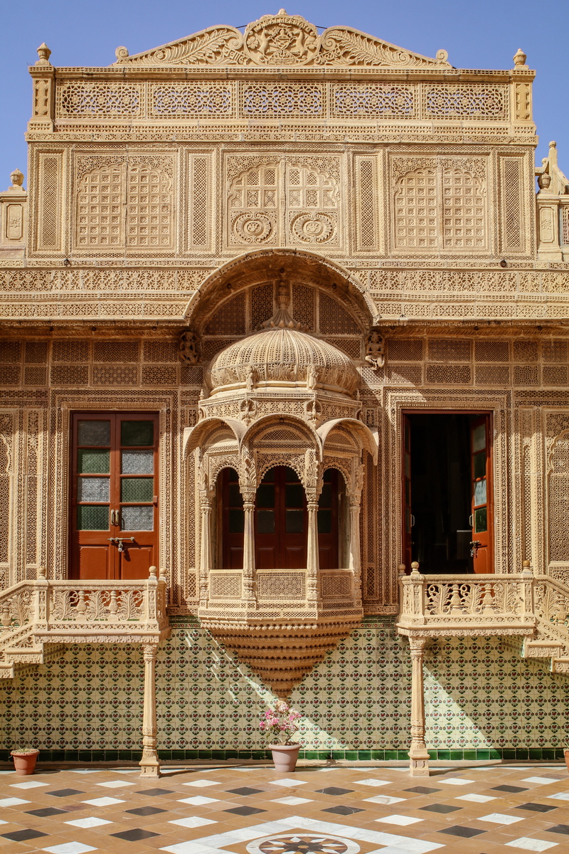the past, ornate, travel destinations, day, desert, architectural column, wind house, travel, history, 5K, outdoors, jaisalmer, mansion, house, entrance