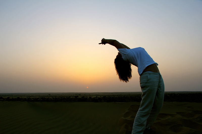 shirt, leisure activity, neck, orange color, sunset, sky, 5K, dusk, amiyoguis, land, woman, white, desert, lifestyles, silhouette, standing, hour, human arm