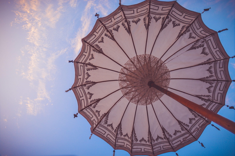 5K, built structure, nature, blue, creativity, architecture, no people, sky, umbrella, sunlight, outdoors, holiday, cloud, directly below, pattern, tourism