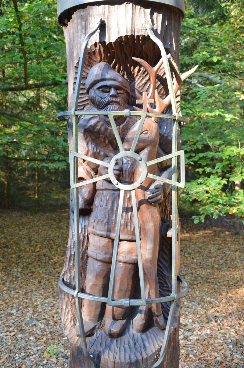 wooden sculpture, transportation, tree, outdoors, land, growth, plant, day, front view, human body part, damaged, close-up, hunting, hunter, wooden, hubert