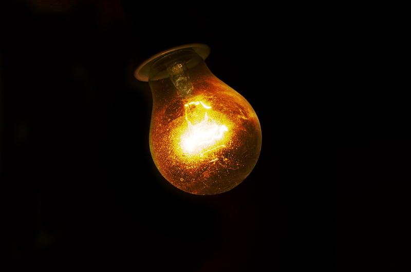 připojení, luminosity, electric light, zařízení, no people, glowing, electrical equipment, yellow, bombové, single object, lampa, lighting equipment, poškození