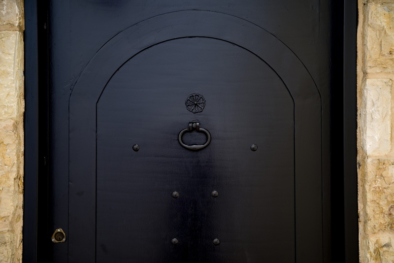security, door, safety, knob, metal, wood - material, entrance, black, knocker, doorknob, no people, indoors, backgrounds, close-up, protection, 5K, architecture