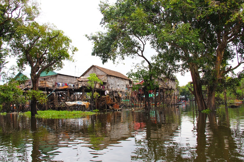 tour, sky, waterfront, tonle sap lake, hut, building exterior, floating, water, siem reap, fishing, outdoors, built structure, kompong phluk kompong, local