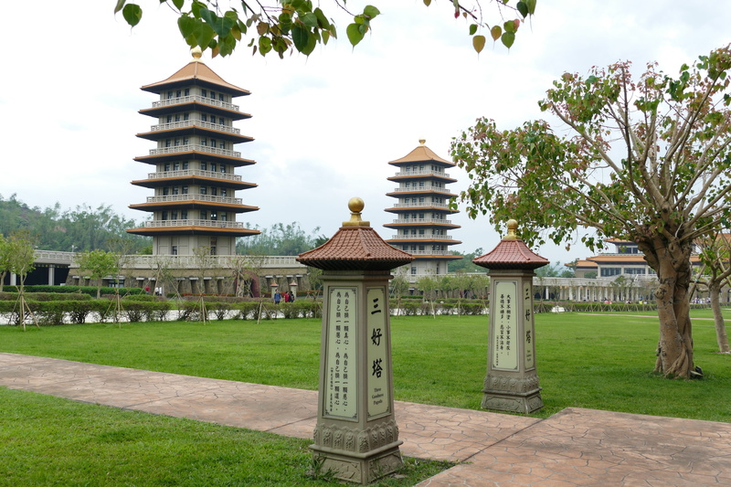 fernöstlich, buddhist, spirituality, sky, prayer, china, spiritual, taiwan, building, day, plant, grass, growth, kaohsiung, temple, religion, tower, green color