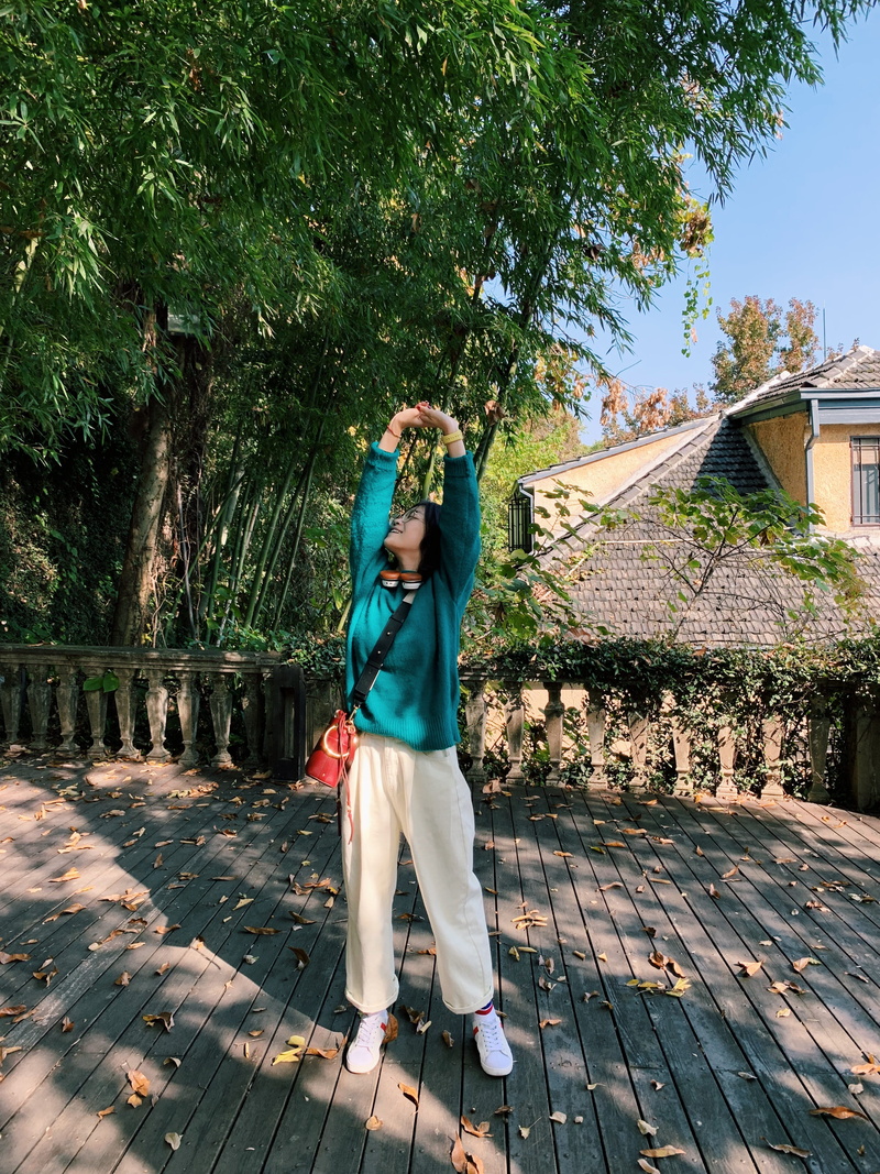 girl, outdoors, full length, females, nature, sun, tree, women, autumn, china, building exterior, real people, 4K, architecture, growth, casual clothing