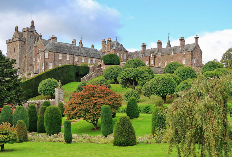 history, outdoors, architecture, growth, no people, tree, 4K, ornamental garden, green color, tourism, places of interest, garden, focus, surrounded, plant