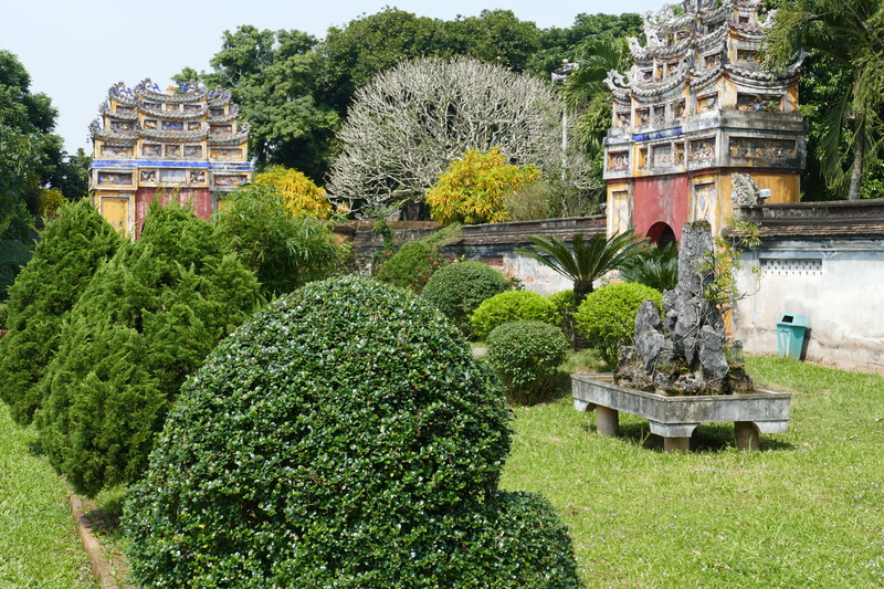 garden, hedge, no people, building, park, building exterior, green color, monument, historically, unesco, world heritage, places of interest, front or back yard
