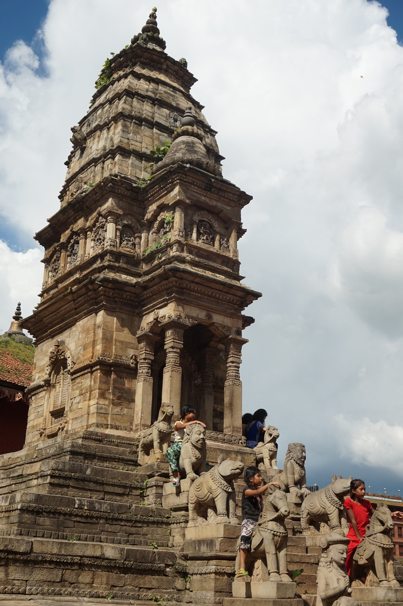 building exterior, ancient, xitilakeximi, real people, travel, 5K, child, day, outdoors, nature, durbar, the hindu, place of worship, group of people