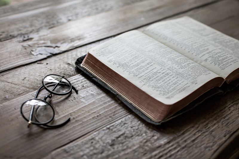 open, close-up, personal accessory, selective focus, literature, history, old-fashioned, book, 1080P, table, studying, bible, reading, two objects, psalms