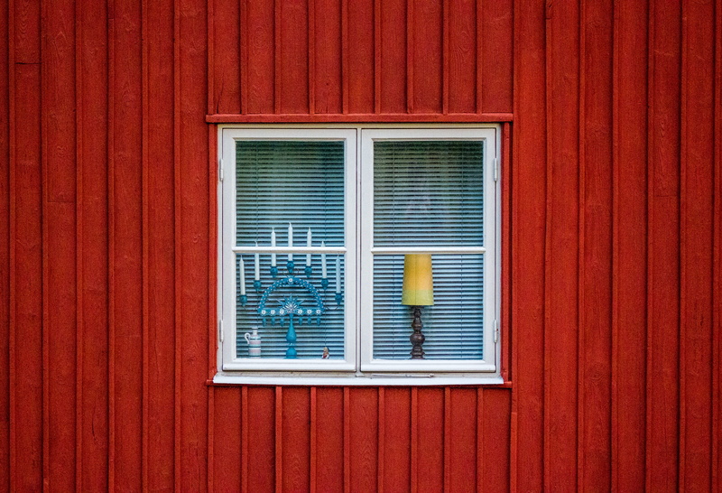 wood - material, building exterior, building, backgrounds, red, no people, glass, day, blinds, pattern, house, window frame, blue, architecture, outdoors