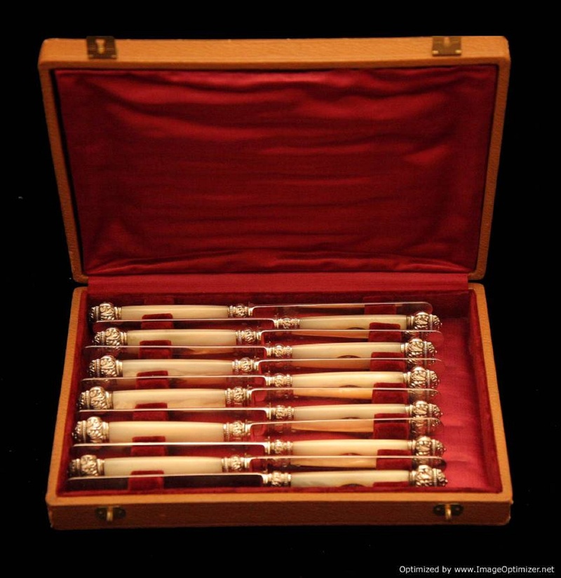 red, box, food, 1080P, single object, sterling silver flatware, food and drink, luxury, high angle view, order, art deco furniture, large group of objects