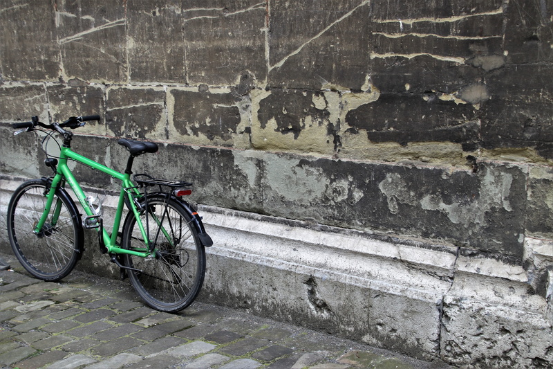 brick, land vehicle, mode of transportation, brick wall, the structure of the, pattern, the middle ages, structure, historically, built structure, city