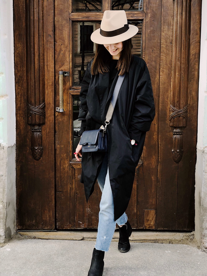 photoshoot, young adult, door, wood - material, clothing, girl, attractive, posture, jeans, standing, real people, adult, building exterior, fedora, person