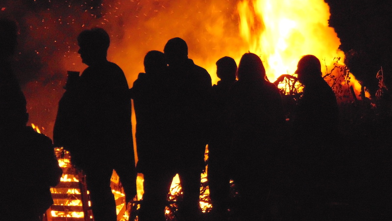 sky, heat - temperature, 5K, orange color, burn, summer, red, silhouette, Bonfire, fire background, leisure activity, People, outdoors, hot, group, good time