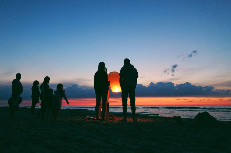 nature, sea, beach, horizon over water, golden, outdoors, beauty in nature, sky, 1080P, blue, dusk, men, hour, leisure activity, sunset, group of people