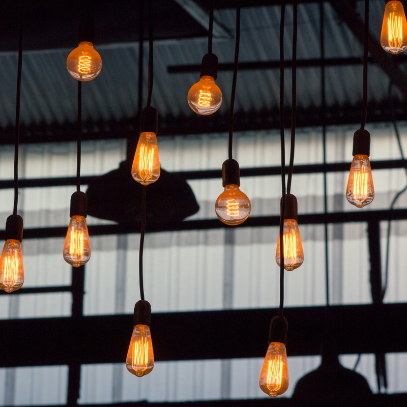 focus on foreground, electric light, pendant, photography, warehouse, roof, in a row, Dark, close-up, ceiling, cultures, 2K, lamp, reflector, filament