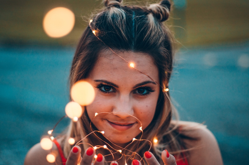 human, bokeh, food, close-up, beauty, smile, twinkle, hairstyle, real people, sweets, confectionery, front view, lifestyles, string, person, focus, lighting equipment