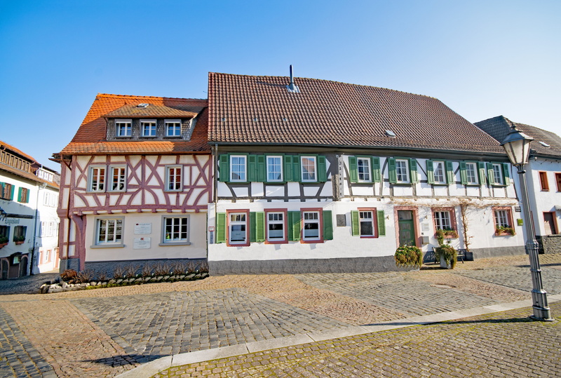 sky, nature, building exterior, history, footpath, text, building, truss, facade, places of interest, hanau, street, old town, built structure, clear sky